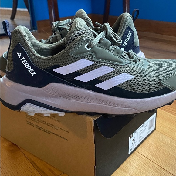 Adidas Terrex Size 7.5 - Picture 5 of 7